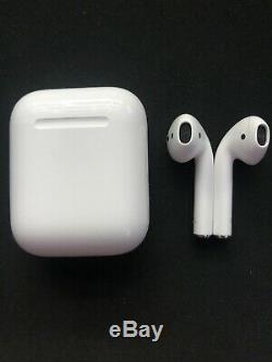 Apple Airpods Wireless Earbud Headphones (mmef2zm / A) Very Good Condition