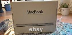 Apple Macbook In Very Good Condition, Silver Colors. In Promotion 26/12/20