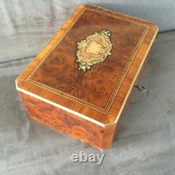 Box A Napoleon Couture III En Tres Bon Etat Belle Marquetrie Sewing Box 1880