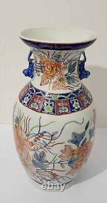 Chinese Ceramic Vase from Ming Dynasty, Signed, Very Good Condition