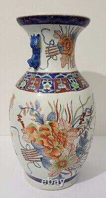 Chinese Ceramic Vase from Ming Dynasty, Signed, Very Good Condition