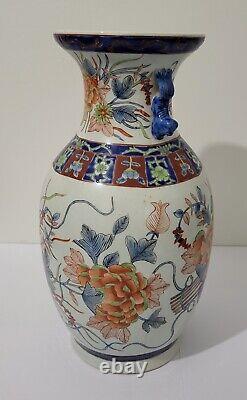 Chinese Ceramic Vase from Ming Dynasty, Signed, Very Good Condition