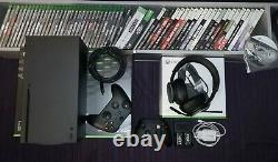 Console Microsoft Xbox Series X 1 To, Very Good Condition, 57 Games, 2 Controllers, Helmet