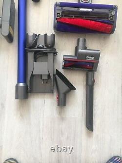 Dyson V11 Absolute Vacuum Cleaner Broom Very Good Condition