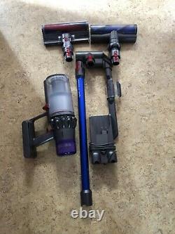 Dyson V11 Absolute Vacuum Cleaner Broom Very Good Condition