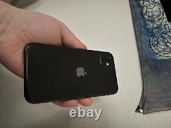 Apple iPhone 11 64Go Noir (Désimlocké) très bon état