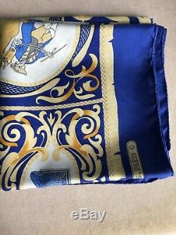 Auth HERMES 100% Silk Scarf Carre 90/35. LA PRESENTATION Très bon état