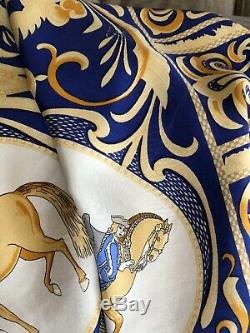 Auth HERMES 100% Silk Scarf Carre 90/35. LA PRESENTATION Très bon état