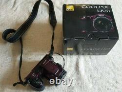 COOLPIX L820 de Nikon avec tous ses accessoires, en très bon état