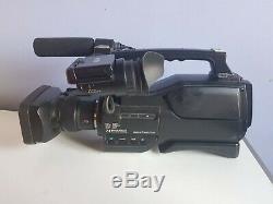 Caméra Sony HXR-MC2000 très bon état (sans housse de rangement)