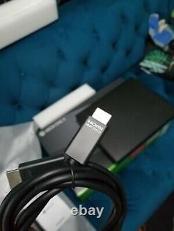Console Xbox One X 1To Très Bon État Avec ses câbles, un socle et encore sous