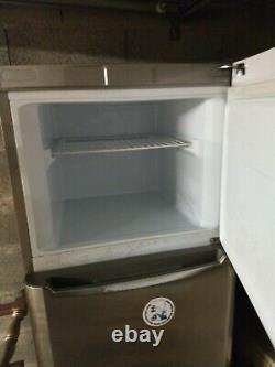 Frigerateur Indesite en bon état comme neuf intérieur marche très bien refroidit