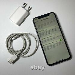 IPhone X Très Bon Etat Blanc 256 Gb Bloqué SFR Chargeur Dock