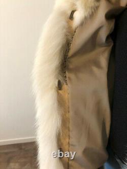 Manteau de fourrure en renard bleu (blue fox fur coat) gris clair, très bon état