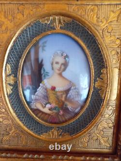 Miniature peinte, cadre en bois, femme noble, Très bon état