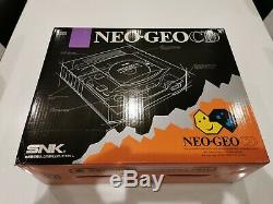 Neo Geo CD en boite trés bonne état pack avec deux manettes