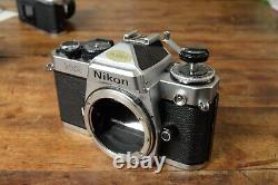 Nikon fe 2 tres bon etat, quelques traces d'usures voir photos