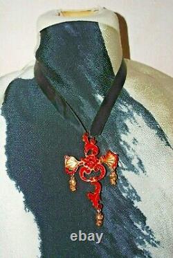 Pendentif/ Broche Christian Lacroix Metal Dore Tres Bon Etat