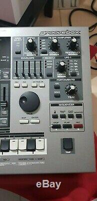 ROLAND MC 505 Groovebox tres bon état en carton