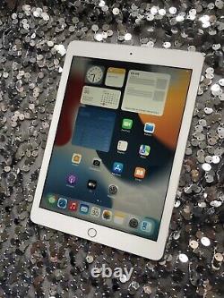 Tablette Apple iPad 7 10.1 32 GO Wi-Fi Silver très bon état