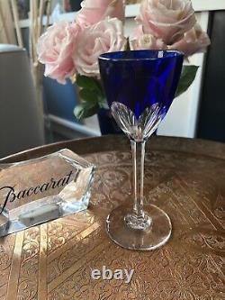 Un verre roemer Cristal Baccarat modèle Genova bleu très bon état