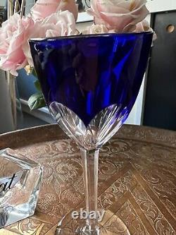 Un verre roemer Cristal Baccarat modèle Genova bleu très bon état